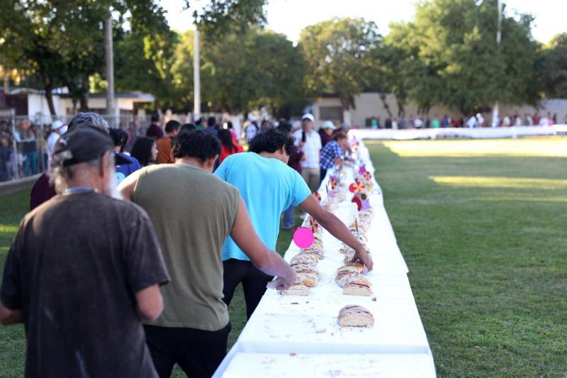 Cortan rosca de 250 metros y 2,100 muñequitos en el Cereso Mérida