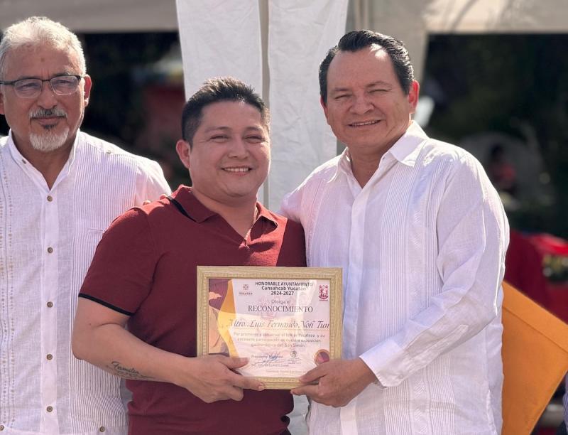 Gobernador Joaquín Díaz Mena asiste a la Feria Gastronómica de Cansahcab