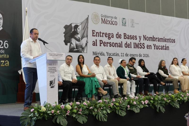 Entregan 124 bases y nombramientos a personal del IMSS en Yucatán