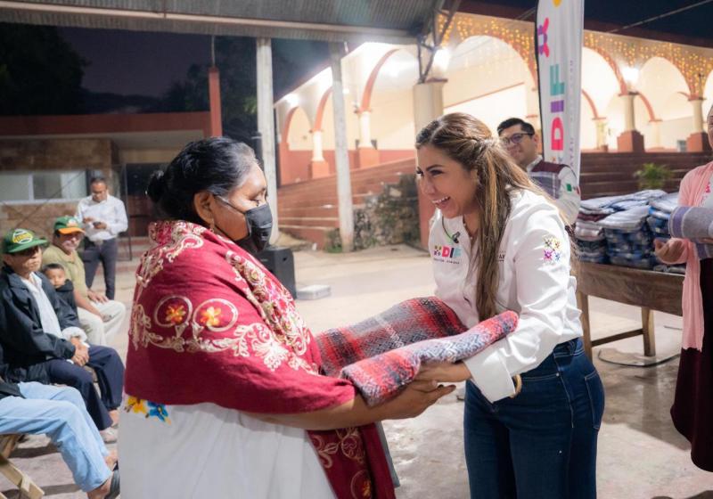 Entrega DIF Yucatán 1,600 cobertores en comunidades del interior por bajas temperaturas  
