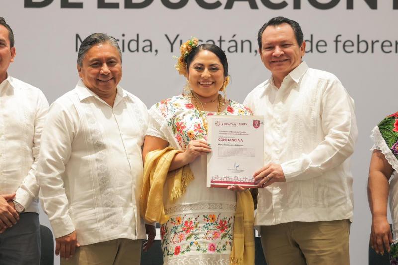 Gobernador Joaquín Díaz Mena cumple con justicia laboral al magisterio