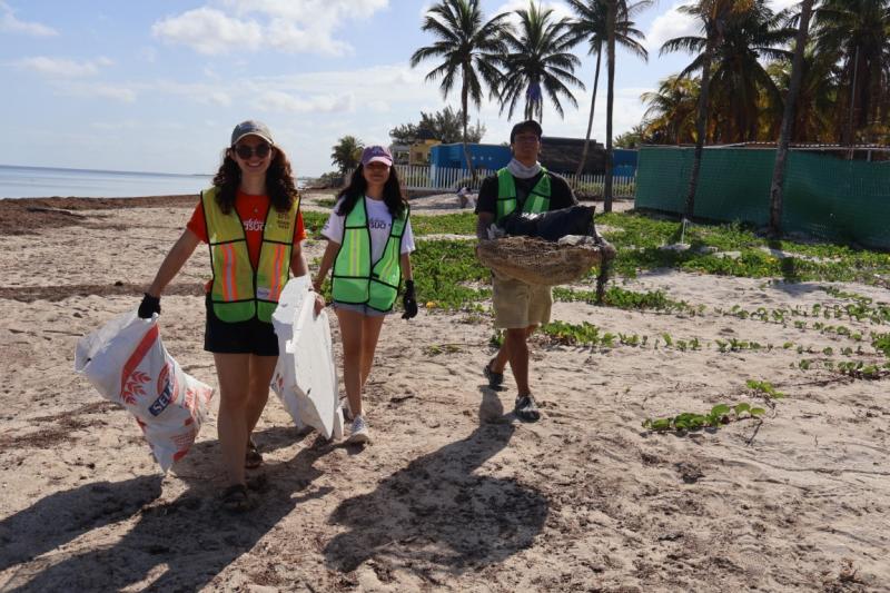 Suman esfuerzos en San Crisanto para sanear siete kilómetros de costa