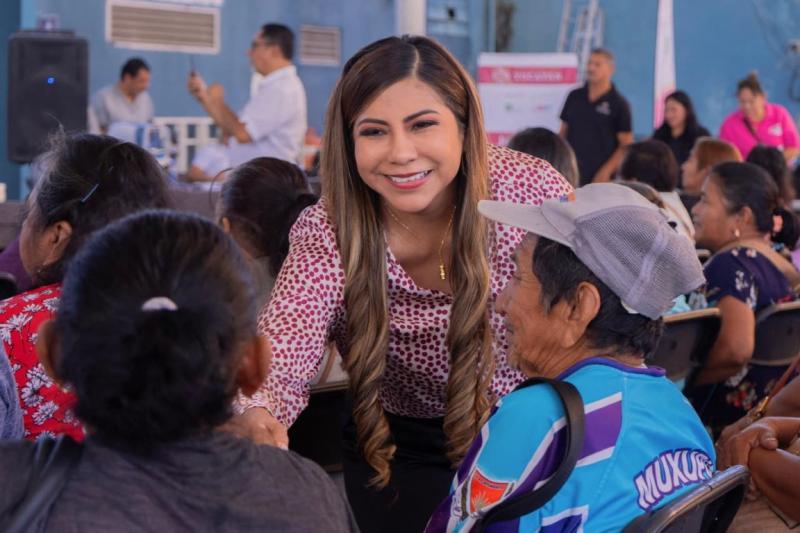 DIF Yucatán inicia jornadas de entrega de lentes que mejoran la calidad de vida de las familias