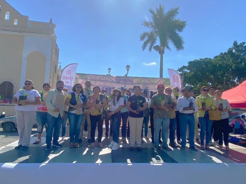 Entregan 5 mil plantas nativas en Hunucmá para impulsar biodiversidad y apicultura