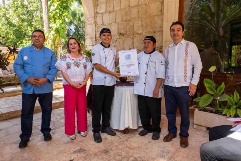 Entregan 23 distintivos H y M para fortalecer la competitividad turística en Yucatán