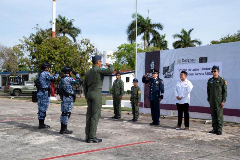 DIF Yucatán cumple sueño de volar a adolescente de Casa Otoch