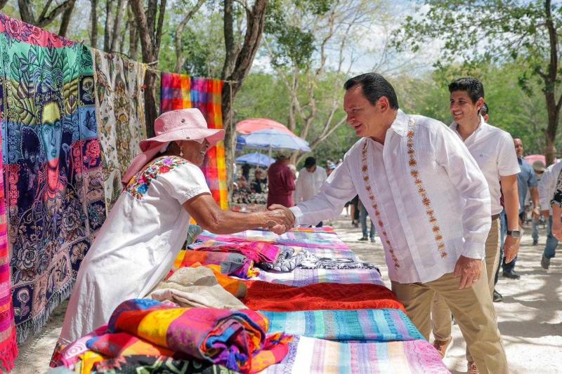 Impulsan mejores condiciones para artesanas y artesanos en Chichén Itzá