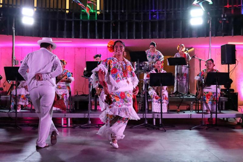 Reafirma su respaldo al talento de las mujeres en la jarana yucateca