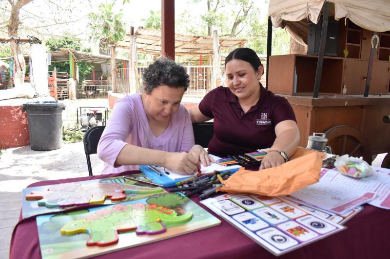 Personas con discapacidad disfrutan experiencia inclusiva en Ponylandia