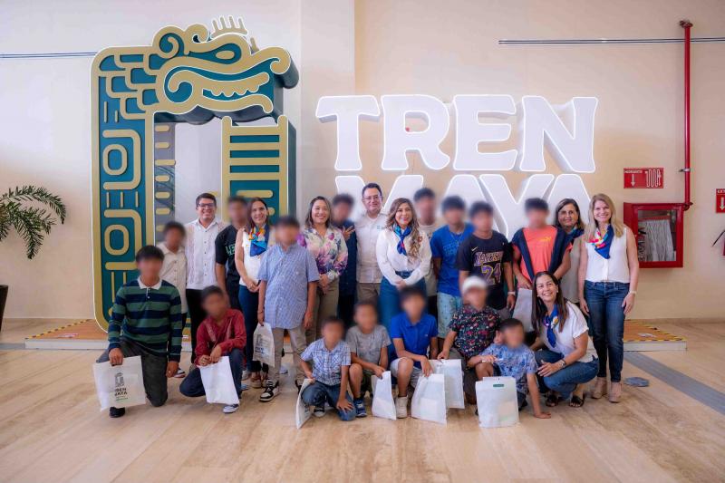 Niños de Casa Otoch viajan por primera vez en el Tren Maya rumbo a Cancún