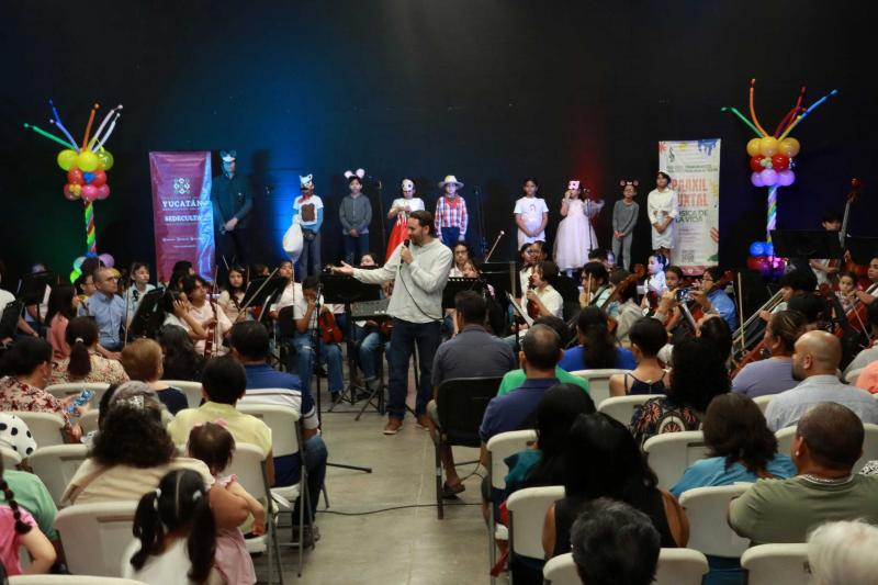 Niñas y niños rinden homenaje a "Cri-Cri" en La Ibérica