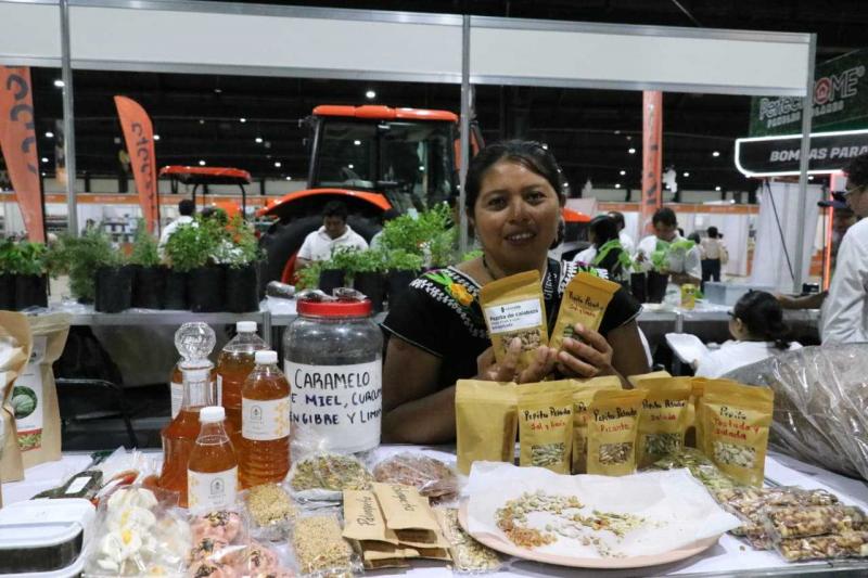 Mercado Renacer reúne a 250 productoras y productores en Expo Campo 2026