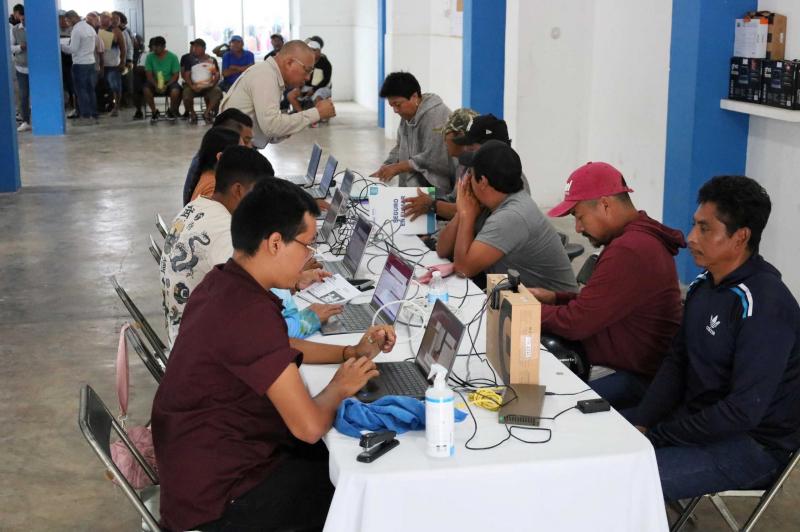 Acercan trámites y apoyos al sector pesquero con mesas de atención en la costa yucateca