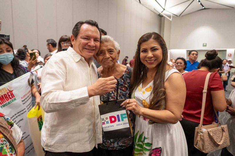 Auxiliares auditivos devuelven la oportunidad de escuchar a más de 100 yucatecas y yucatecos