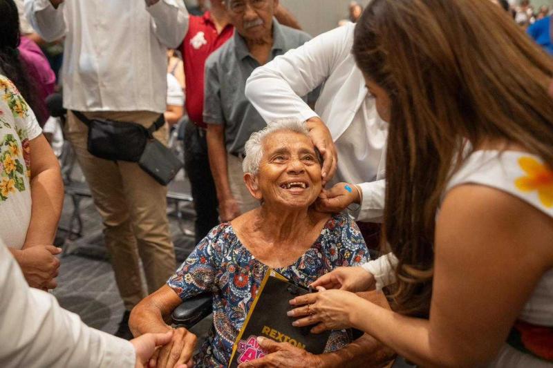 Auxiliares auditivos devuelven la oportunidad de escuchar a más de 100 yucatecas y yucatecos