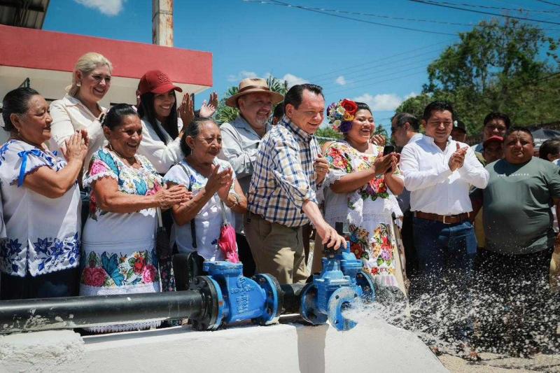 Rehabilitan sistema de agua potable en Muxupip tras más de 30 años