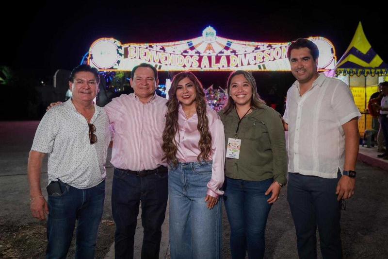 Familias disfrutan la Feria de la Niña y el Niño en Xmatkuil