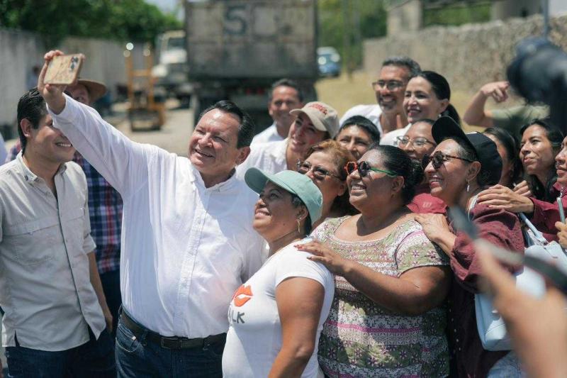 Inician trabajos de bacheo en calles de la colonia Leandro Valle