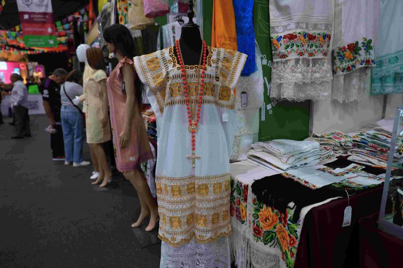 Moda yucateca conquista la capital en la Semana Yucatán en México