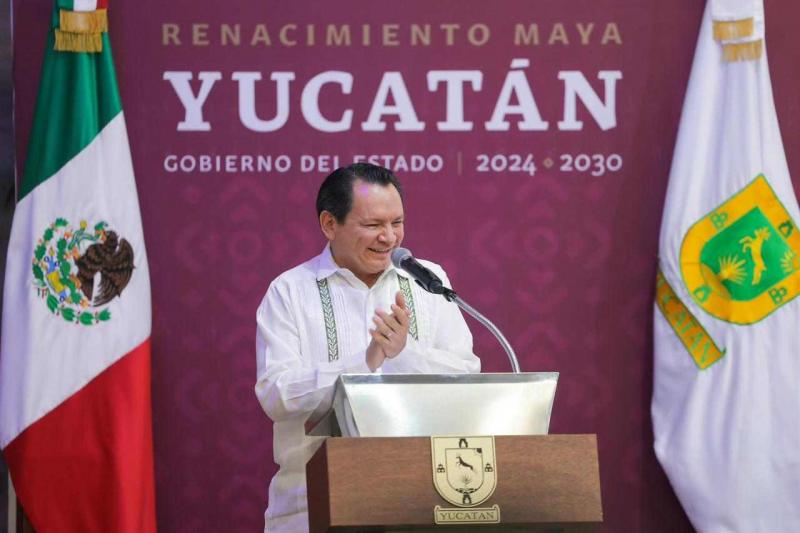 Gobierno del Estado distingue la trayectoria del profesor Roger Hervé Aguilar Salazar