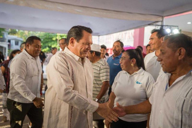 Gobernador Joaquín Díaz Mena entrega renovada Casa de la Cultura en Tekit