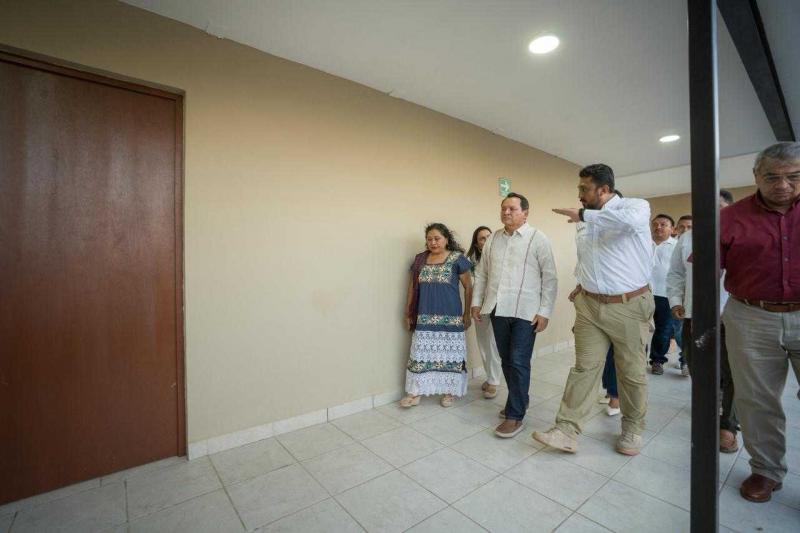 Gobernador Joaquín Díaz Mena entrega renovada Casa de la Cultura en Tekit
