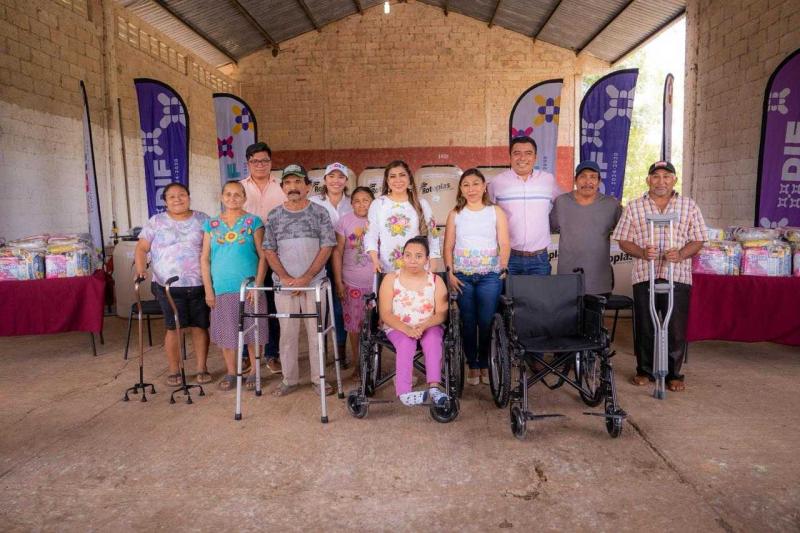 DIF Yucatán entrega apoyos comunitarios y de asistencia social a familias de San Salvador Pisté Akal
