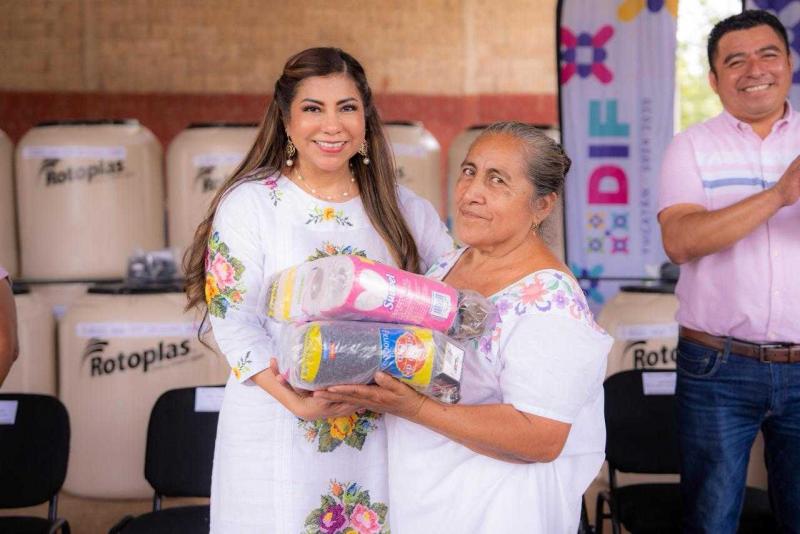 DIF Yucatán entrega apoyos comunitarios y de asistencia social a familias de San Salvador Pisté Akal