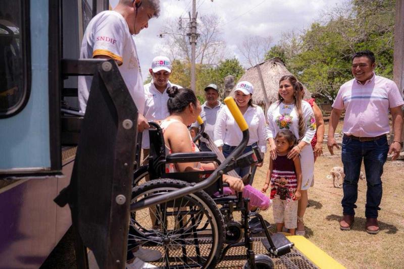 DIF Yucatán entrega apoyos comunitarios y de asistencia social a familias de San Salvador Pisté Akal