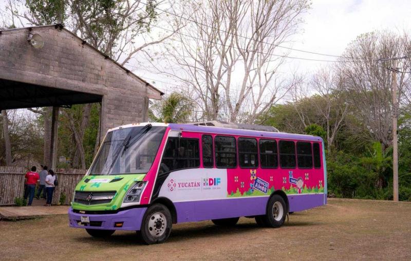 DIF Yucatán entrega apoyos comunitarios y de asistencia social a familias de San Salvador Pisté Akal