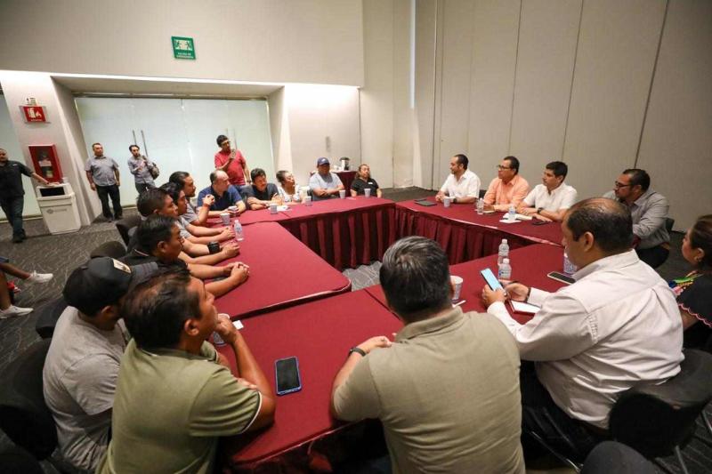 Gobierno del Estado reafirma diálogo permanente con artesanas y artesanos de Chichén Itzá