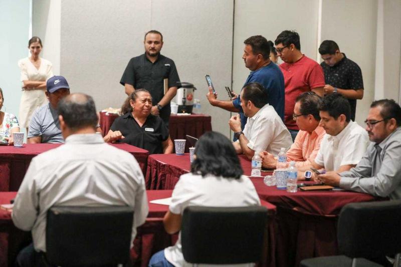 Gobierno del Estado reafirma diálogo permanente con artesanas y artesanos de Chichén Itzá