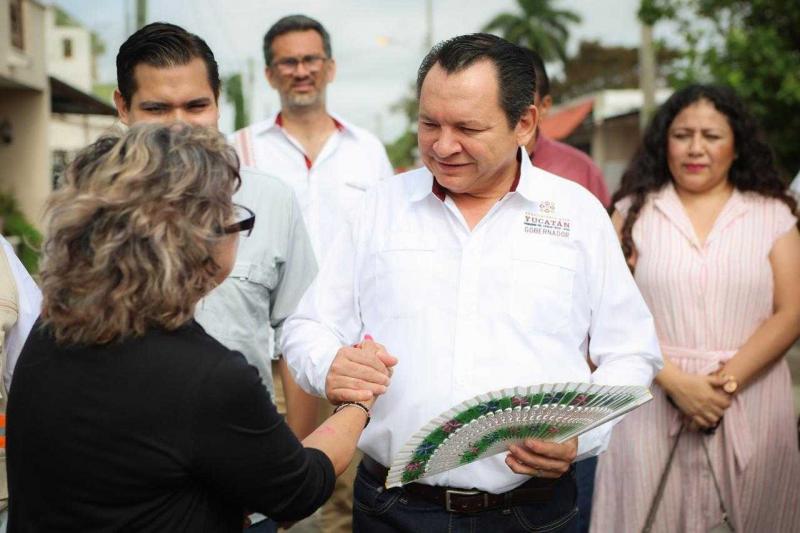 Gobernador Joaquín Díaz Mena pone fin a 40 años de rezago en calles de la Serapio Rendón