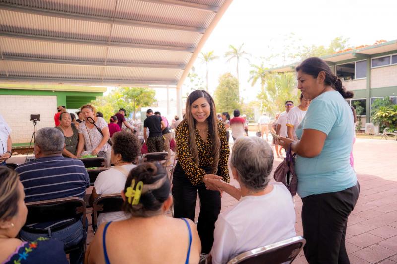 DIF Yucatán acerca apoyo alimentario y económico a familias que más lo necesitan