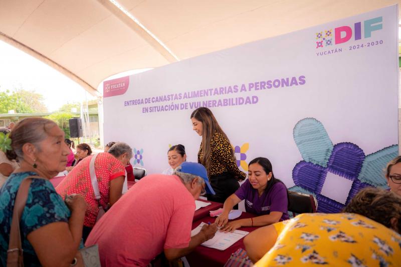 DIF Yucatán acerca apoyo alimentario y económico a familias que más lo necesitan