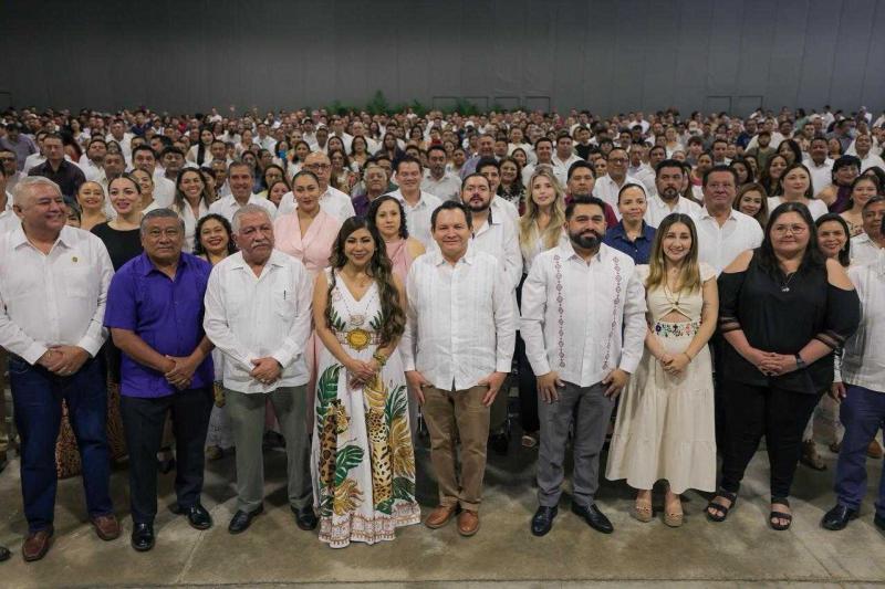 Gobierno de Yucatán entrega más de 10 mdp en estímulos por antigüedad a servidores públicos