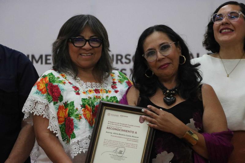 Reconocen a ganadoras del concurso "Voces de Libertad"