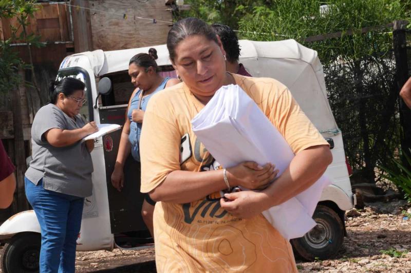 DIF Yucatán mantiene atención permanente a familias afectadas por lluvias en el sur de Mérida