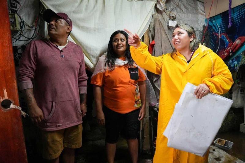 DIF Yucatán mantiene atención permanente a familias afectadas por lluvias en el sur de Mérida