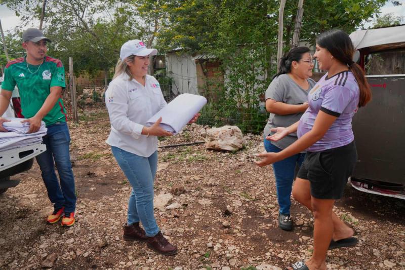 DIF Yucatán mantiene atención permanente a familias afectadas por lluvias en el sur de Mérida