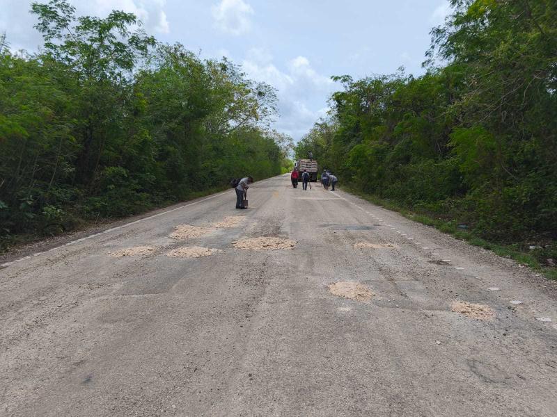 Continúan trabajos de atención en la carretera Maxcanú-Muna por afectaciones de lluvias