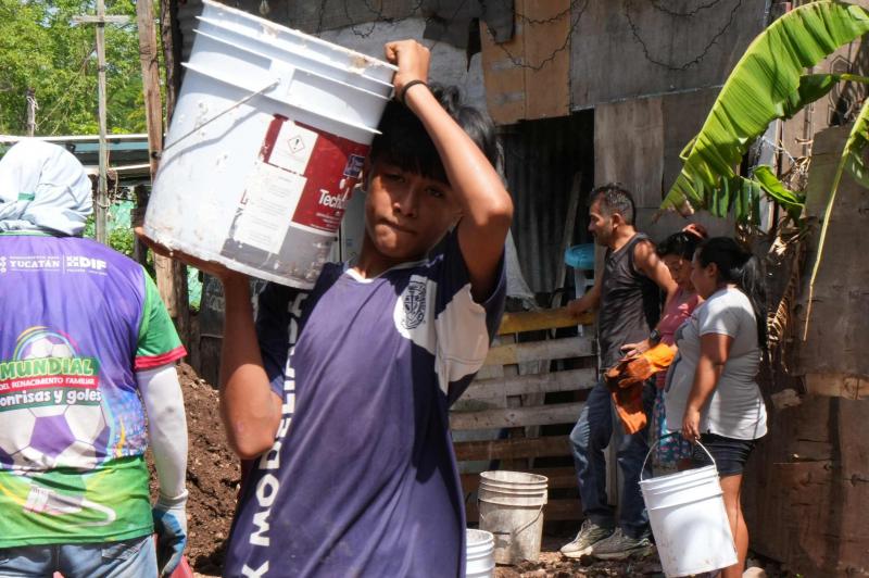 DIF Yucatán mantiene apoyo a familias afectadas por lluvias en el sur de Mérida