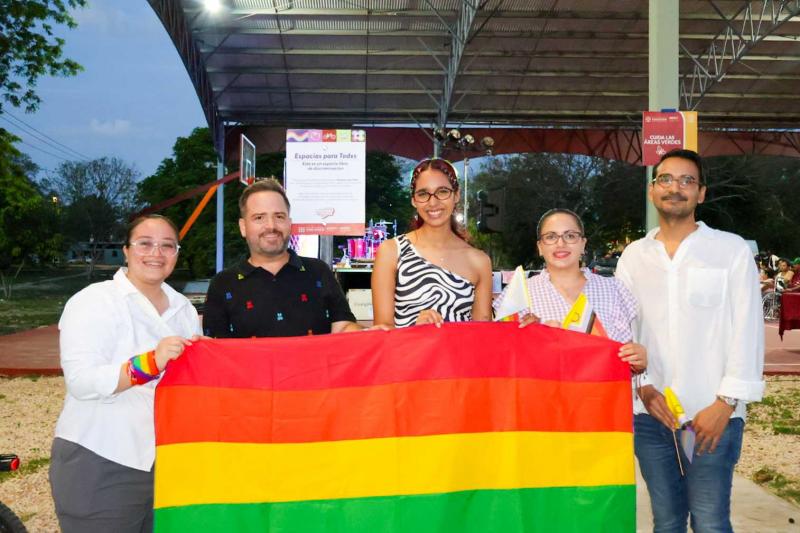 Develan primeras placas de "Espacio Seguro" para promover inclusión y respeto a la diversidad LGBTIQ