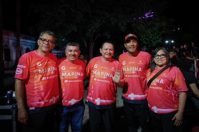 Gobernador Joaquín Díaz Mena encabeza salida y premiación del Maratón de la Marina