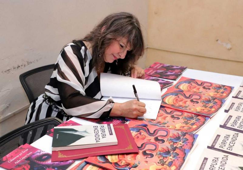 Vidas Literarias reúne al público con la escritora Aída López en la Biblioteca Cepeda Peraza