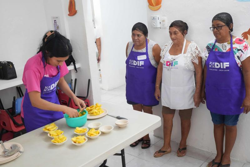 DIF Yucatán capacita a cocineras voluntarias en alimentación saludable e higiene