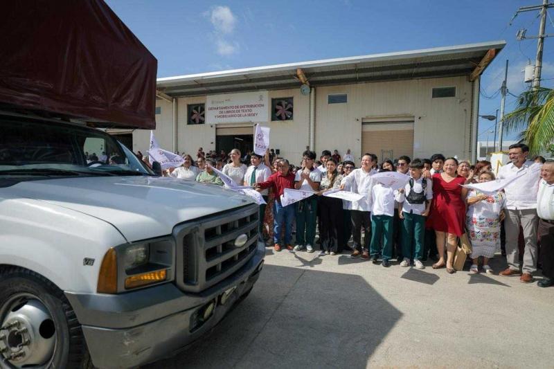 Joaquín Díaz Mena arranca la distribución de 2.7 millones de libros de texto gratuitos en Yucatán