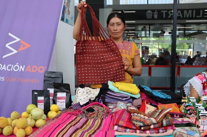 Semujeres y Fundación ADO impulsan a artesanas de cinco estados con feria en Mérida