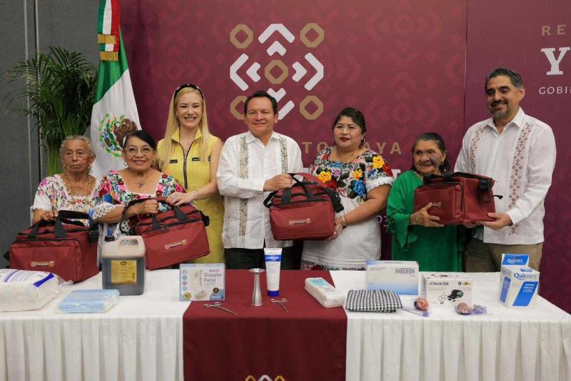 Renacimiento Maya reconoce a las parteras mayas: Tarjeta Elvia Carrillo Puerto dará tres mil pesos bimestrales