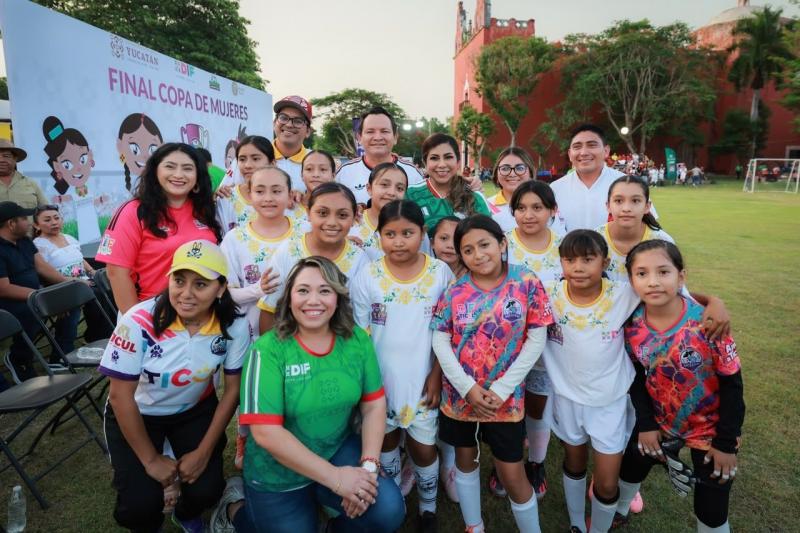 Gobernador Joaquín Díaz Mena impulsa fútbol femenil con la Copa de Mujeres DIF
